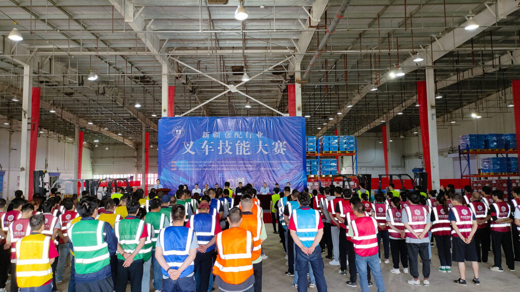 2024年新疆仓配行业叉车技能巅峰对决： 安全与效率并重，工匠精神闪耀赛场