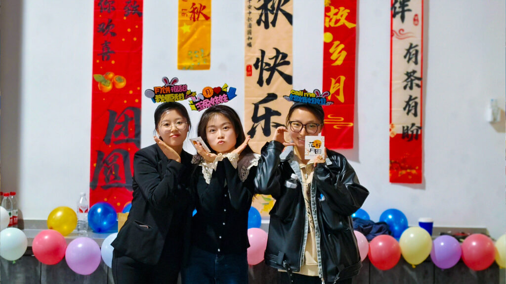 必发88物流中秋游园会